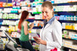 Photo: Apothekerin in ihrer Apotheke Apothekerin in ihrer Apotheke