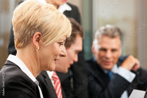 Photo: Business - Besprechung in einem Büro Business - Besprechung in einem Büro