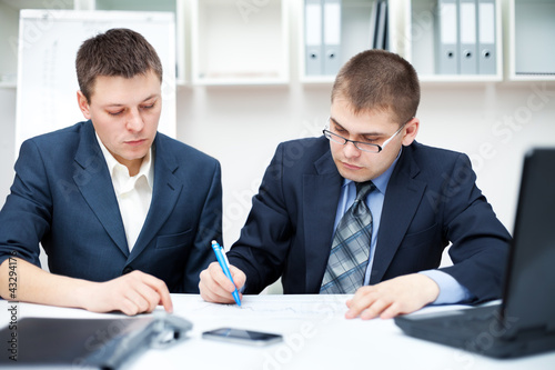 Photo: business people working with documents sign up contract business people working with documents sign up contract