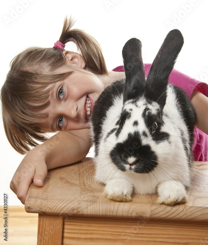 Foto: little girl and rabbit portrait little girl and rabbit portrait