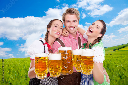 Photo: oktoberfest gruppe freunde spass oktoberfest gruppe freunde spass