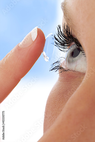 Photo: Lentille de contact - Pose Lentille de contact - Pose