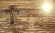 Holz, Kreuz und Licht