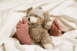 Teddy und Babyfüßchen