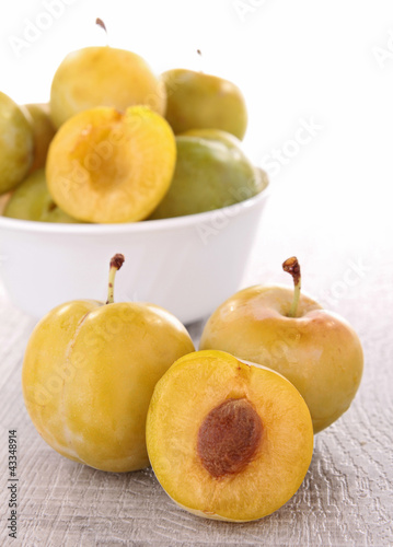 Foto: yellow plum yellow plum