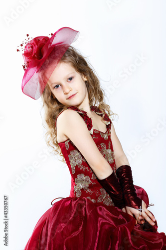 Foto: Little girl in beautiful dress Little girl in beautiful dress