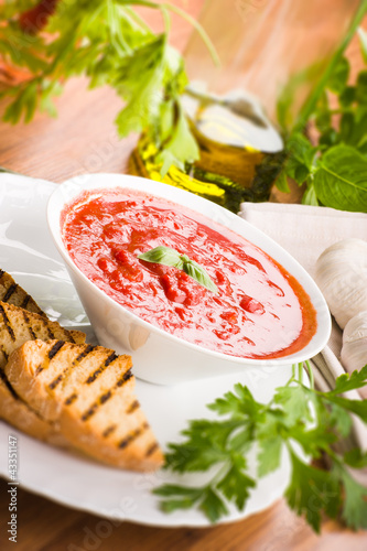 Photo: Tomato sauce - Ingredienti per sugo al pomodoro Tomato sauce - Ingredienti per sugo al pomodoro