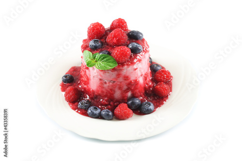Photo: Semifreddo with blueberries and raspberries Semifreddo with blueberries and raspberries