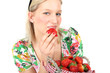frische Erdbeeren essen