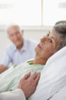 Foto: Doctor comforting patient in hospital bed Doctor comforting patient in hospital bed