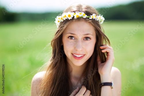 Photo: Woman with flower chaplet Woman with flower chaplet