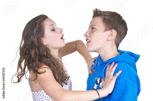 Photo: Mädchen und Junge im Streit Mädchen und Junge im Streit