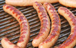 Bratwürste am Grill