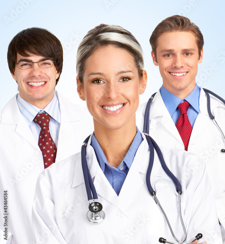 Foto: Smiling medical doctor woman. Smiling medical doctor woman.