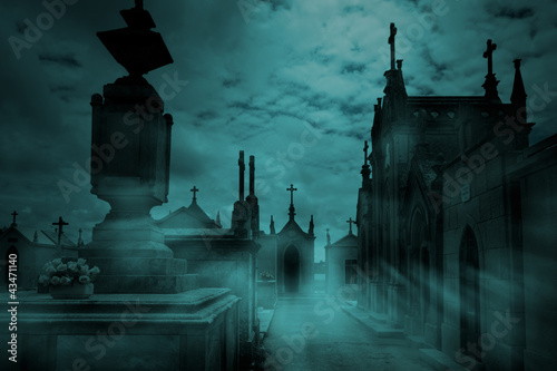 Foto: Foggy cemetery Foggy cemetery