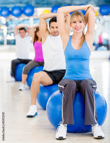 Foto: People exercising at the gym People exercising at the gym