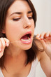 Foto: Portrait of a young woman flossing Portrait of a young woman flossing