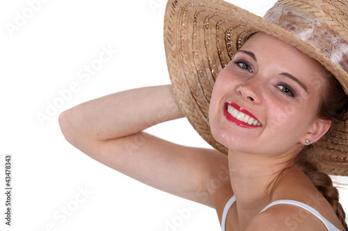 Foto: Portrait of woman with straw hat Portrait of woman with straw hat