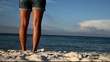 Vídeo: Woman Standing at Beach Woman Standing at Beach