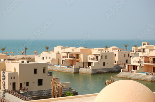 Foto: Villas at the luxury hotel, Ras Al Khaimah, UAE Villas at the luxury hotel, Ras Al Khaimah, UAE