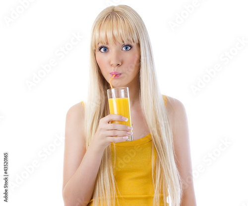 Foto: Surprised woman sipping orange juice Surprised woman sipping orange juice