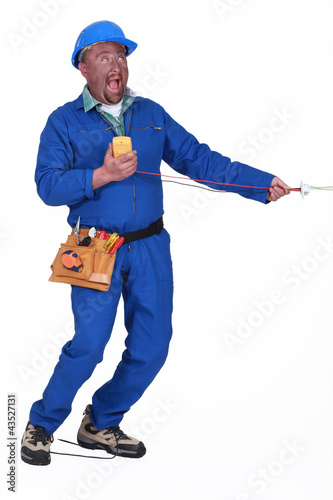 Foto: A man being electrocuted A man being electrocuted