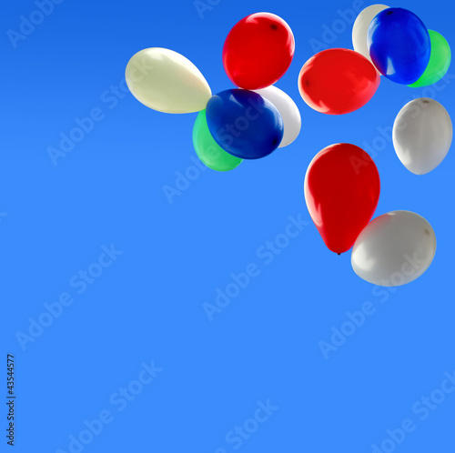 Photo: ballons sur fond de ciel bleu ballons sur fond de ciel bleu