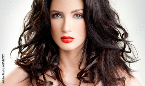 Foto: luxurious brunette luxurious brunette