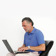 Photo: Mann am Laptop Mann am Laptop