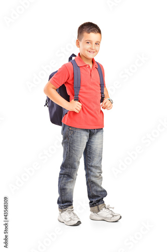 Foto: Full length portrait of a school boy with backpack Full length portrait of a school boy with backpack