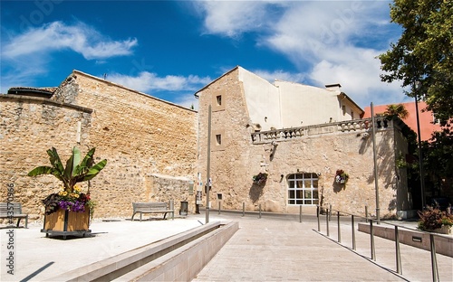 Photo: Village typique en Provence à Saint-Paul-Trois-Châteaux Village typique en Provence à Saint-Paul-Trois-Châteaux