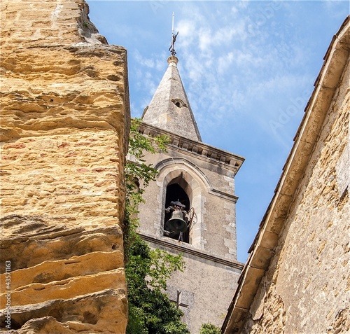 Photo: Eglise typique en Provence, France Eglise typique en Provence, France