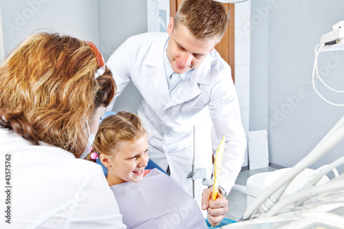 Foto: Dentist and a little patient Dentist and a little patient