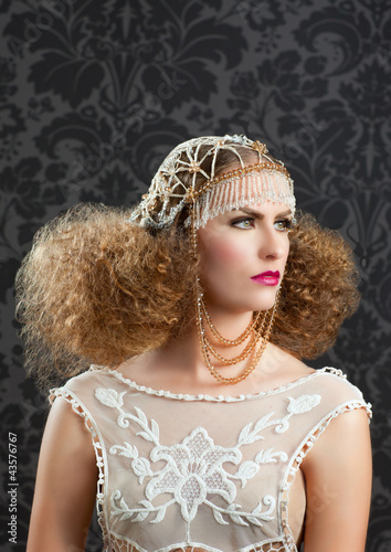 Foto: Hairdressing and makeup fashion woman Hairdressing and makeup fashion woman
