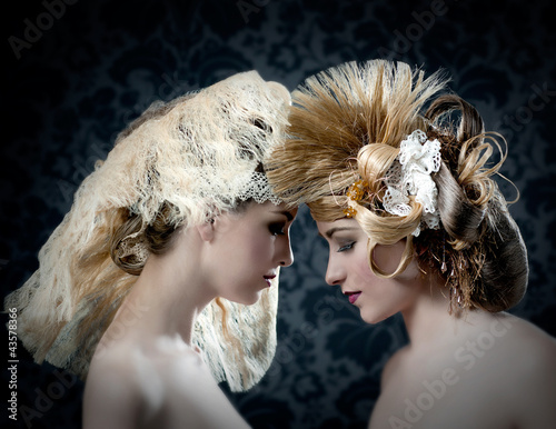 Foto: Hairdressing and makeup fashion woman Hairdressing and makeup fashion woman