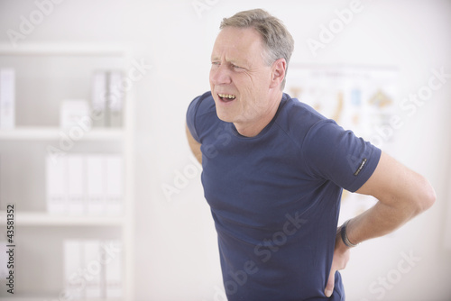 Foto: Man suffering from backache Man suffering from backache