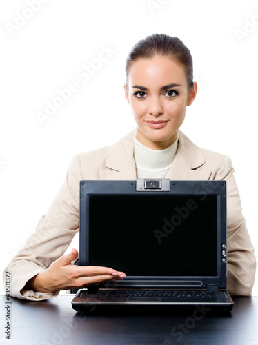 Foto: Businesswoman showing laptop with copyspace Businesswoman showing laptop with copyspace