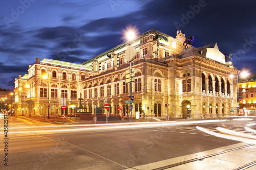 Photo: Vienna 's State Opera House at night, Austria Vienna 's State Opera House at night, Austria