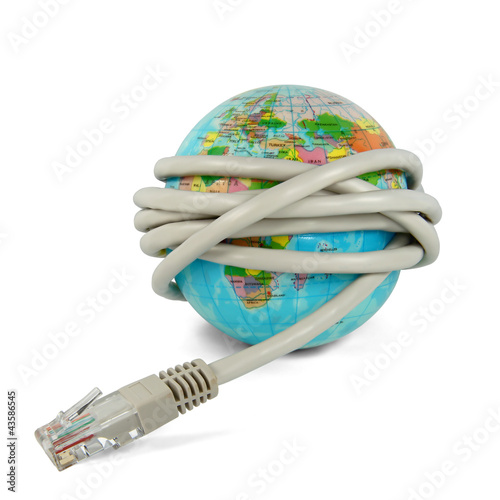 Photo: Netzwerkkabel um Weltkugel Netzwerkkabel um Weltkugel