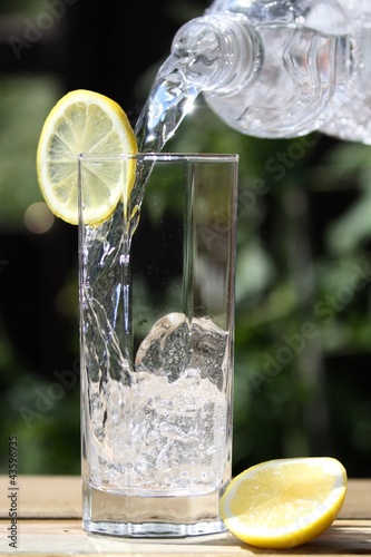 Foto: Mineralwasser02 Mineralwasser02