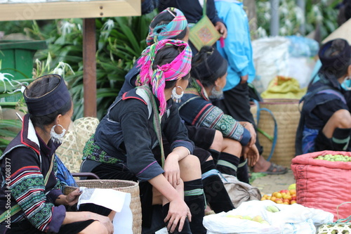 Photo: Mongs noires au marché Mongs noires au marché