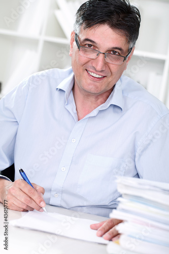 Photo: Senior professor review tests Senior professor review tests