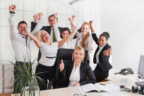 Foto: Jubel im Büro Jubel im Büro