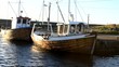 Fischerboote im kleinen Hafen