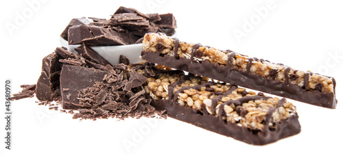 Foto: Muesli bar with Chocolate pieces on white Muesli bar with Chocolate pieces on white