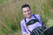 Mann in Lederhosen in der Natur / Bayern
