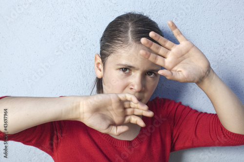 Photo: young child victim of violence young child victim of violence