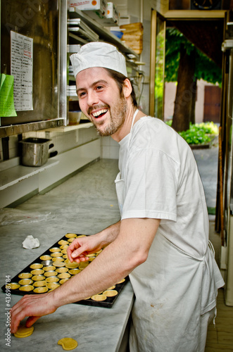 Photo: Pasticcere al lavoro Pasticcere al lavoro