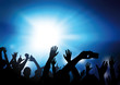 Concert et public bras levés