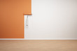 Wand wird orange gestrichen